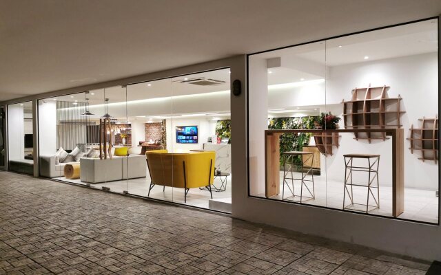 Benviar Tonson Residence