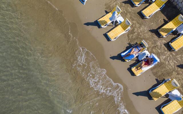 Side Beach Club Hotel