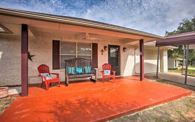 Lovely Granbury Cottage w/ Park & Dock Access!