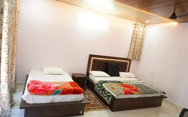 Shri Anand Hotel Berinag
