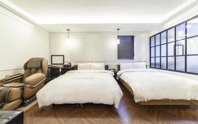 Hotel Stay 53