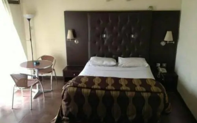 Nelrose Hotel