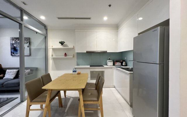 Lyshing Apartment in Vinhomes Luxury Landmark