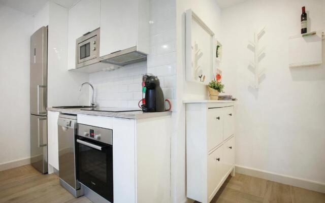 BEACH APARTMENT with BBQ, PS4, BIKES!