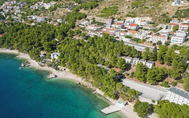 Beautiful Home in Lokva Rogoznica With Wifi and 4 Bedrooms