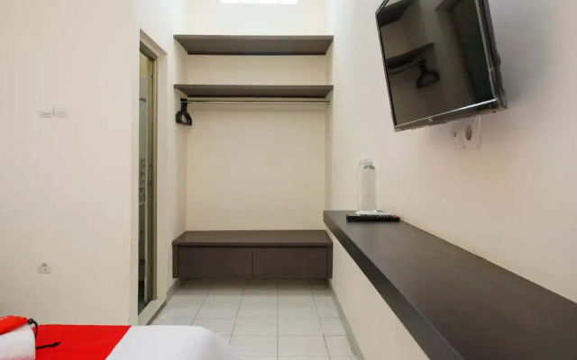 RedDoorz@ Cangkring street Cirebon