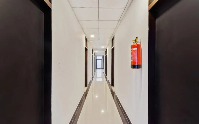 Collection O 40206 Govind Marg