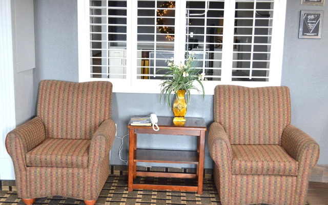 Americas Best Value Inn & Suites St. Cloud