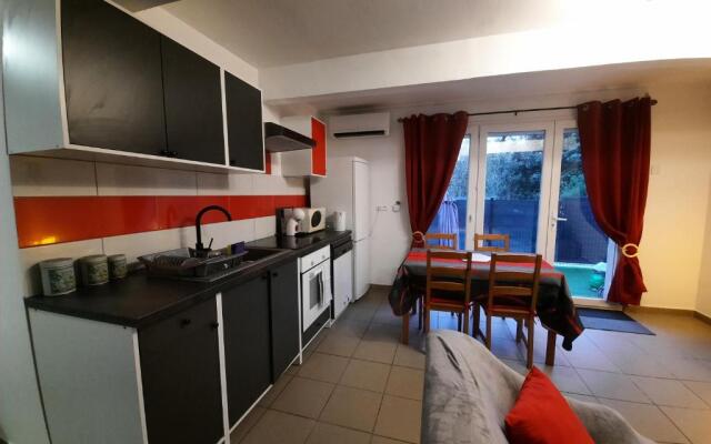 Superbe appartement F2 neuf : terrasse, barbecue.