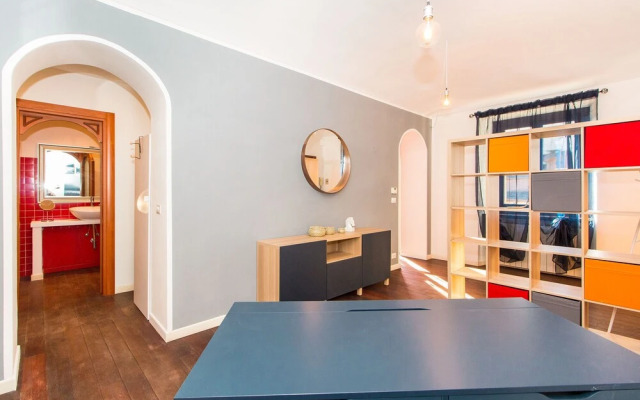 Colorful Statuto Square Design Apart