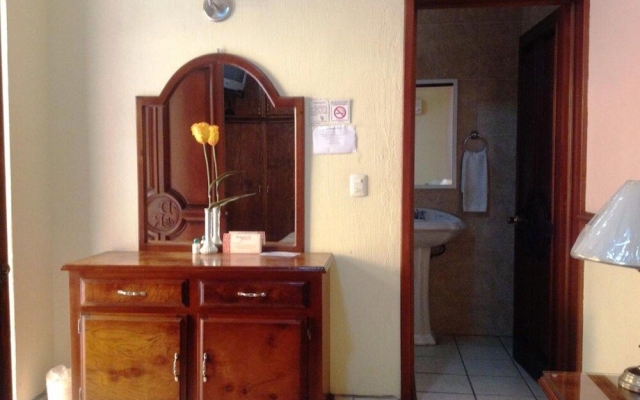 Hotel Plaza Jardín