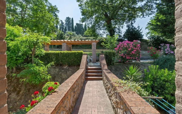 Lavish Holiday Home in Volterra With Pool