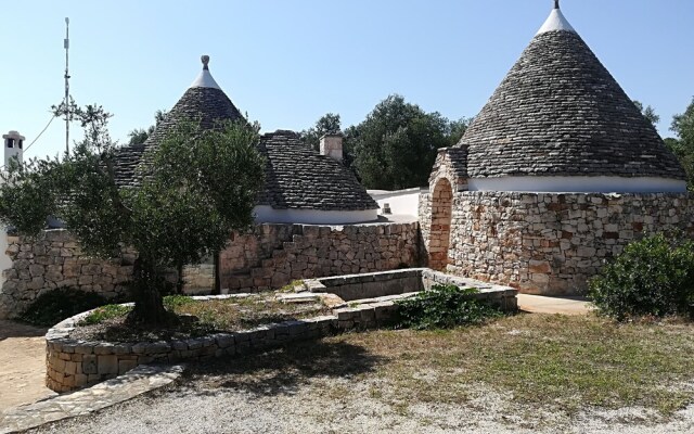 Beautiful Masseria Inside the Country and Near the sea
