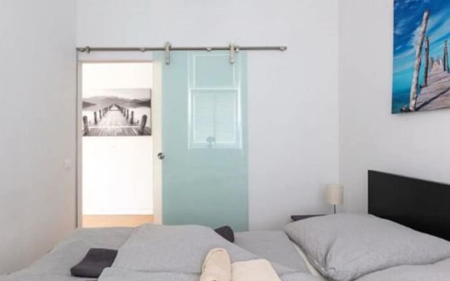 Modern Apartment in Vienna With Library