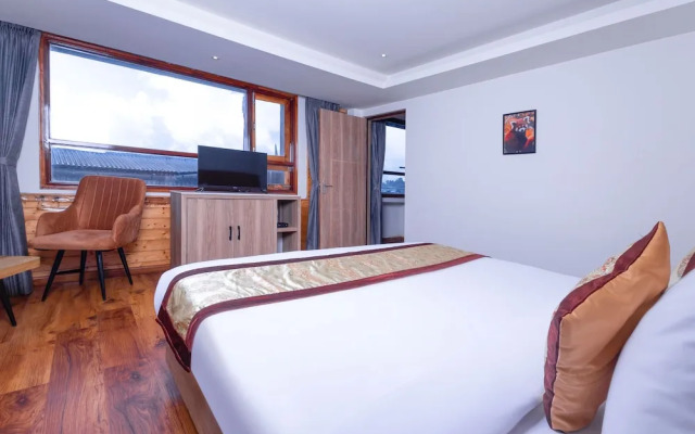 Sumitel Sanderling 500 meters from Mall Road