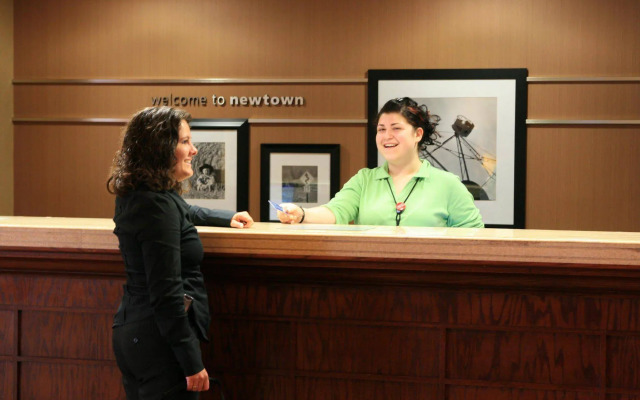 Hampton Inn & Suites Newtown