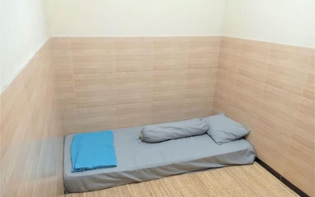 Hannah House - Female Room Only by ZUZU