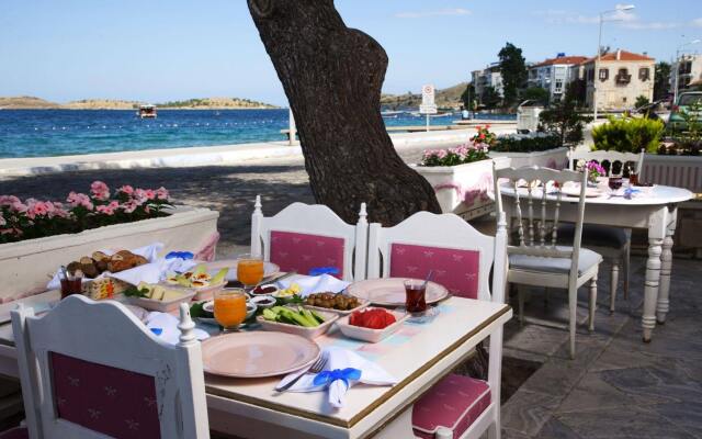 Lola 38 Hotel