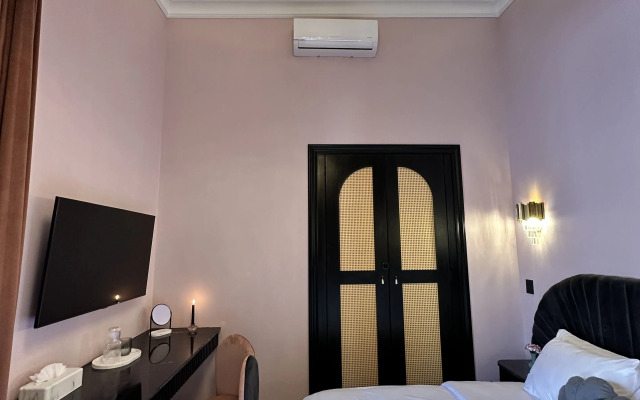 HOLT's Hotel De Mi Independencia