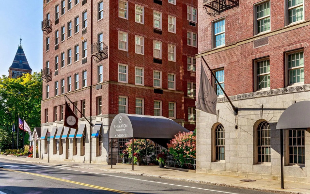 Sheraton Commander Hotel