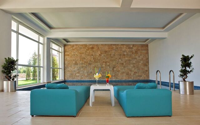 Tropical Deluxe Hotel