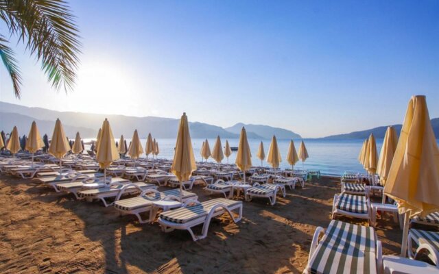 Aurasia Beach Hotel