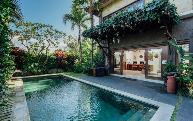 Swan Keramas Bali Villas