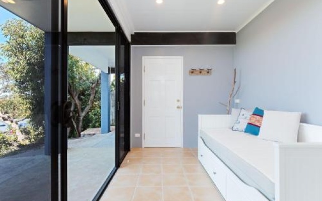 Whale Tales' 78 Lentara Street - Fantastic Water Views Over Fingal Beach – Guest Rooms – Fingal Bay