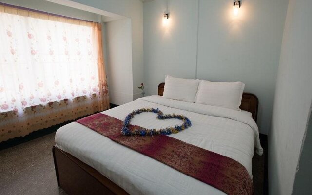 Kaung Wai Hotel
