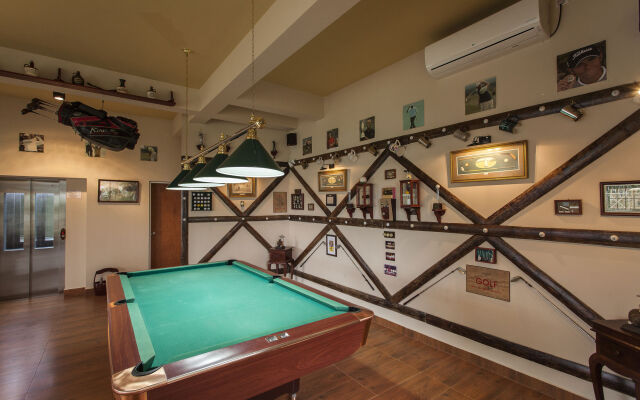 The Albatross, Kandy