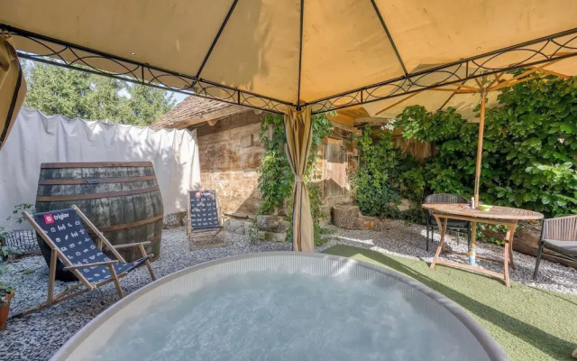 Tiny-mini Bertl With Hot Tub