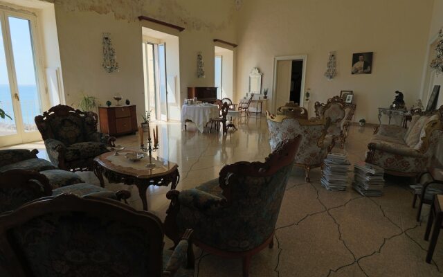 Palazzo De Tomasi B&B