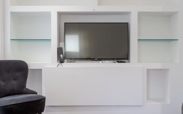 Modern 2 Bedroom in Queens Park With Garden