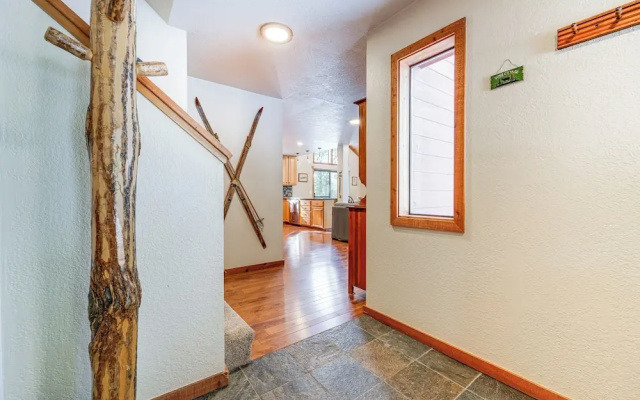 Family-friendly Truckee Cabin in Tahoe Donner!