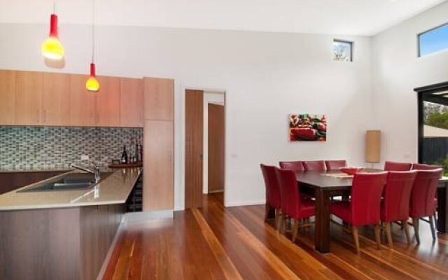 Ellerina Sea Vista Luxury Family Retreat with sauna, pool, amazing water views, walk to beach