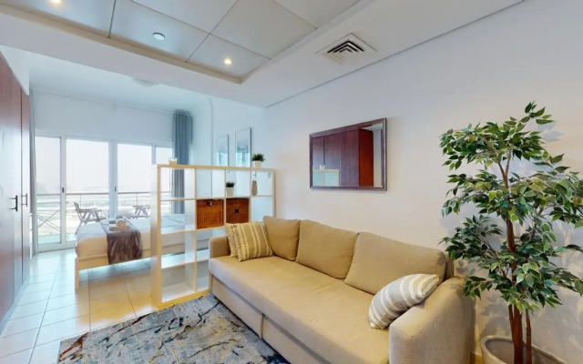 LV13 - Elegant Studio in Lake View Tower