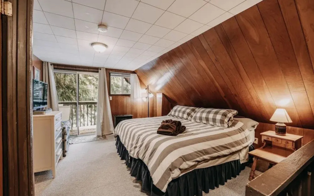 63mbr - Hot Tub - Bbq - Pets Ok - Wifi - Sleeps 6 2 Bedroom Home by RedAwning