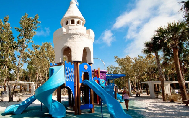 Siesta Dunes Beach 201 by Vtrips