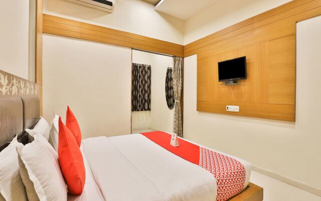 OYO Collection O 11610 Hotel Shreenath