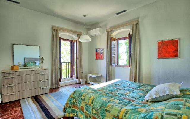 Villa Ulivacci by PosarelliVillas