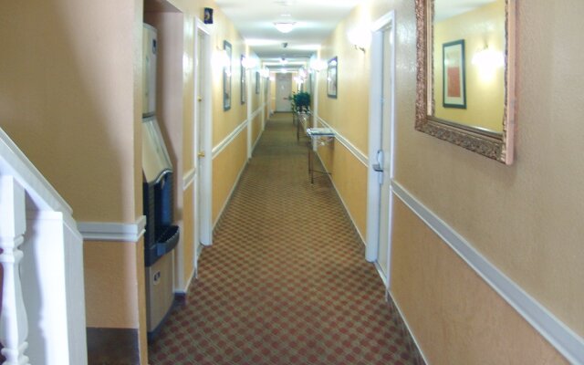 Holland Inn and Suites