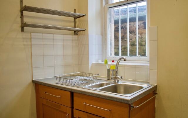 3 Bedroom Flat In Morningside