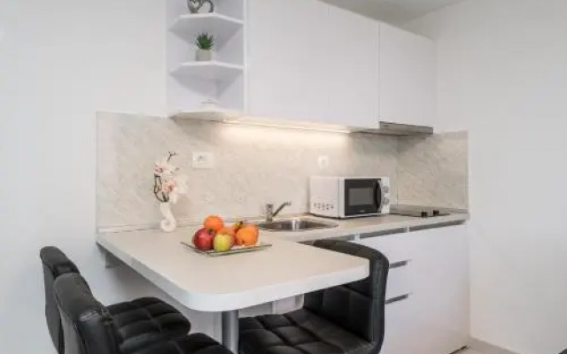 S & V Deluxe Apartments