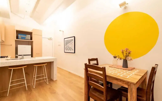 Beautiful 1 Bedroom Apartment Next to Southern Cross Station