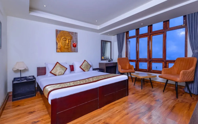 Sumitel Sanderling 500 meters from Mall Road