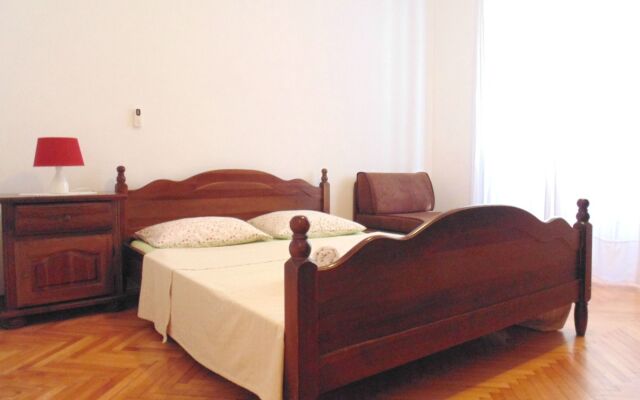 Apartments and Rooms Djanovic
