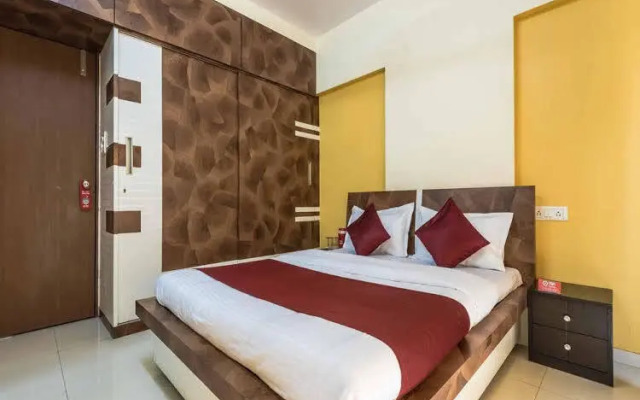 OYO 477 Apartment Bandra East