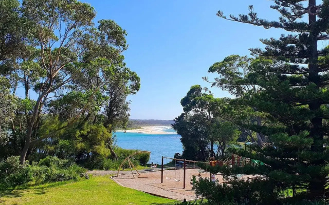 Pelican Beach House 2 Macleay Street