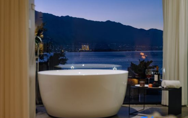 The better, under the green shade trees, forest garden full sea view holiday villa – Bathroom – Dali