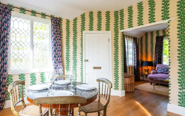 Luxurious Vineyard Hideaway At Stanlake Park